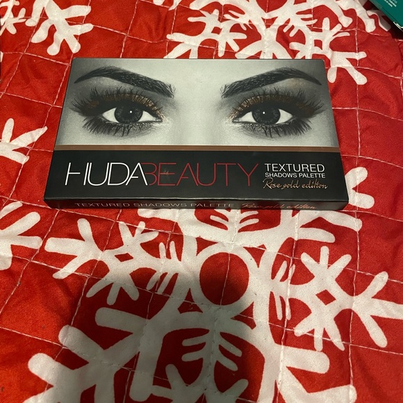 Brand new Huda Beauty rose gold edition textured palette!! Never used!! - Picture 1 of 3